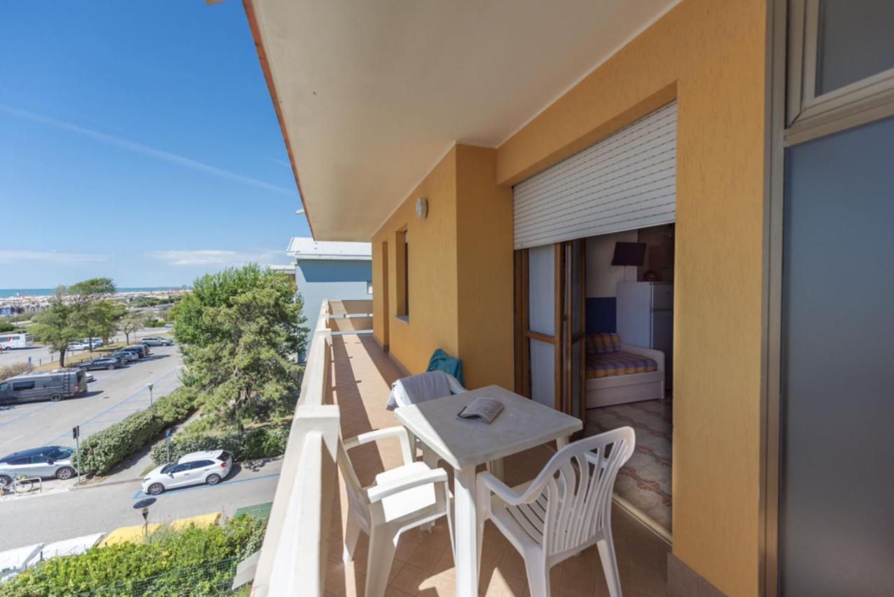 Condominio Carina Sud Bibione Buitenkant foto
