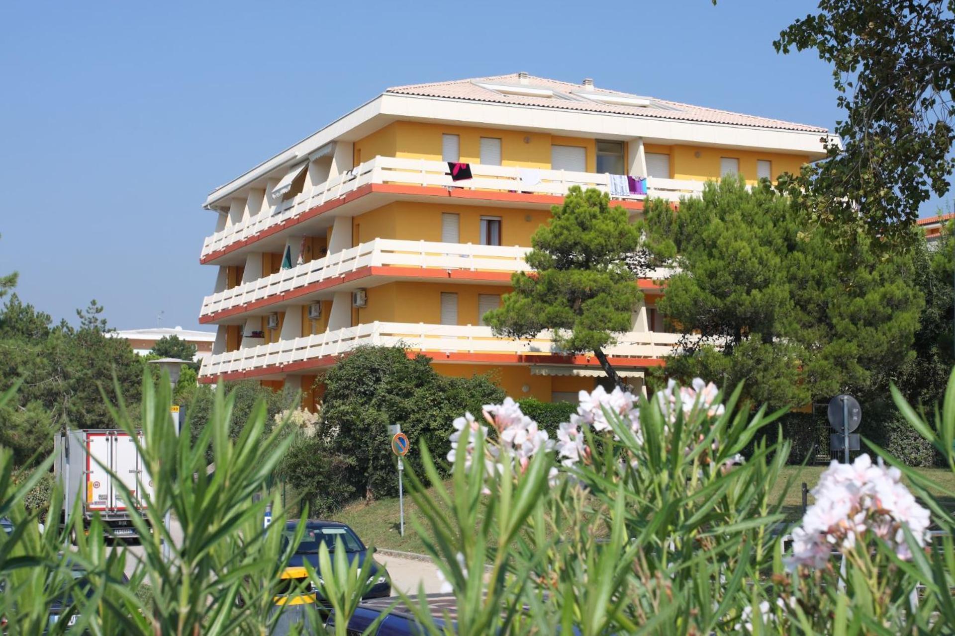 Condominio Carina Sud Bibione Buitenkant foto