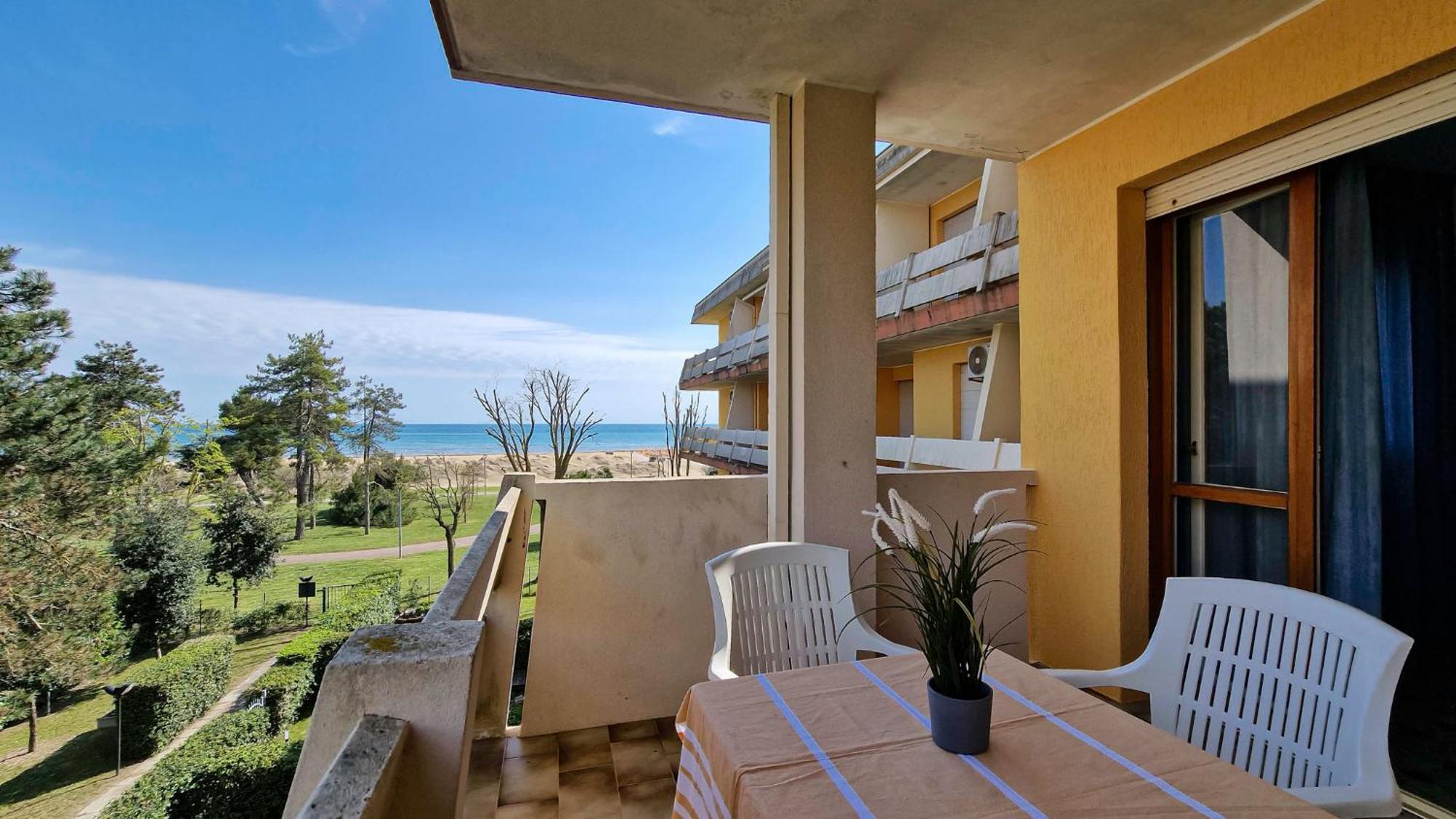 Condominio Carina Sud Bibione Buitenkant foto